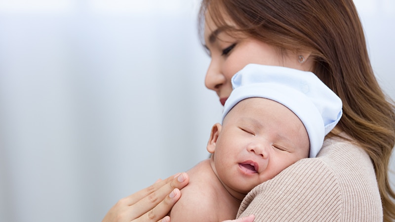 4 Cara Menghilangkan Cegukan pada Bayi