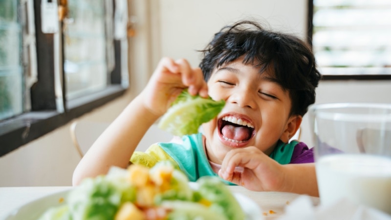 7 Makanan Serat Tinggi yang Baik untuk Optimalkan Kesehatan Si Kecil