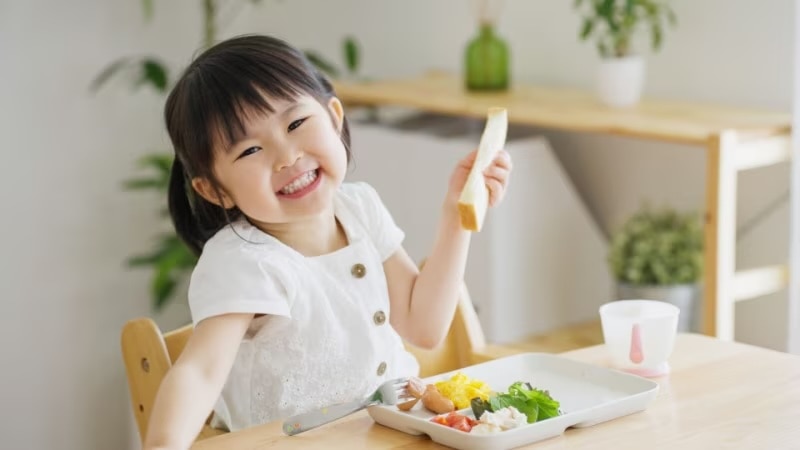 7 Tips Memenuhi Kebutuhan Nutrisi Anak Usia 1–3 Tahun